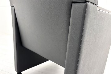 オカムラ 応接椅子 中古 2025年製 8346WA ミーティングチェア 【4脚セット】 多目的チェア 中古オフィス家具 ブラックの画像