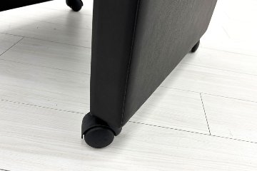 オカムラ 応接椅子 中古 2025年製 8346WA ミーティングチェア 【4脚セット】 多目的チェア 中古オフィス家具 ブラックの画像