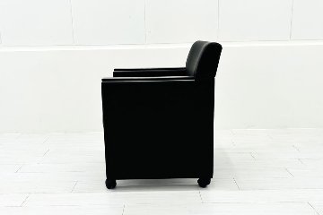 オカムラ 応接椅子 中古 2025年製 8346WA ミーティングチェア 【4脚セット】 多目的チェア 中古オフィス家具 ブラックの画像