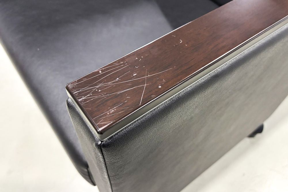 オカムラ 応接椅子 中古 2025年製 8346WA ミーティングチェア 【4脚セット】 多目的チェア 中古オフィス家具 ブラックの画像