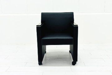 オカムラ 応接椅子 中古 2025年製 8346WA ミーティングチェア 【4脚セット】 多目的チェア 中古オフィス家具 ブラックの画像