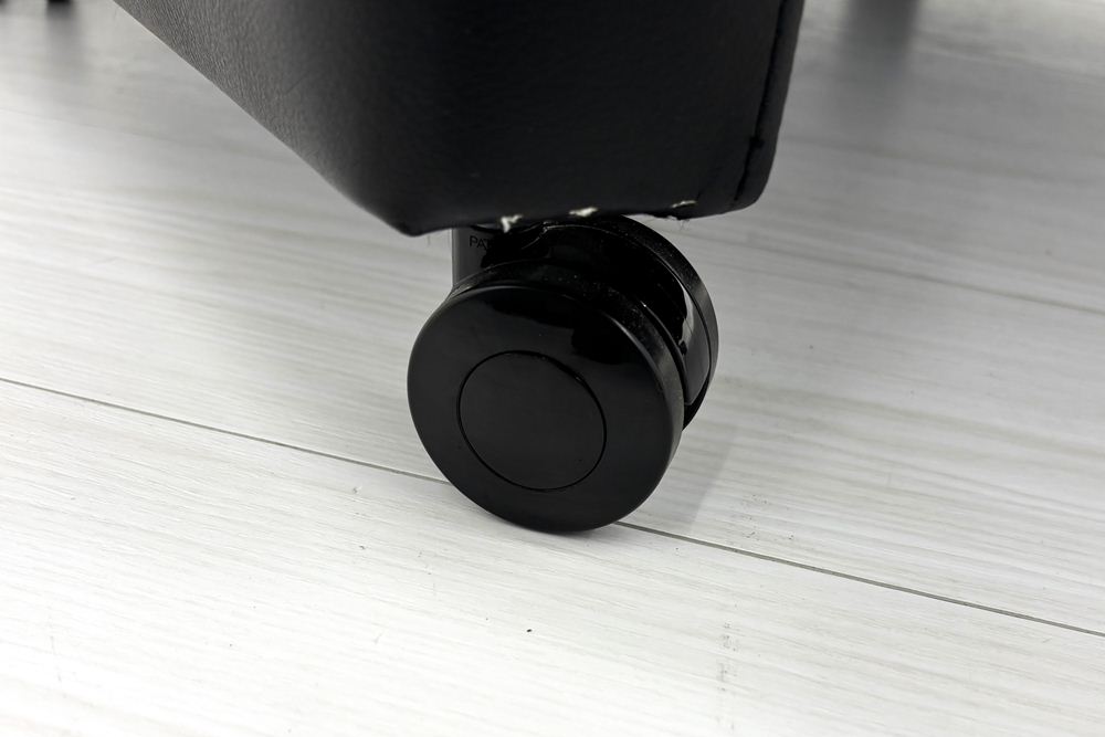 コクヨ 応接椅子 中古 マノヴェラ ミーティングチェア 【4脚セット】 多目的チェア 中古オフィス家具 ブラックの画像