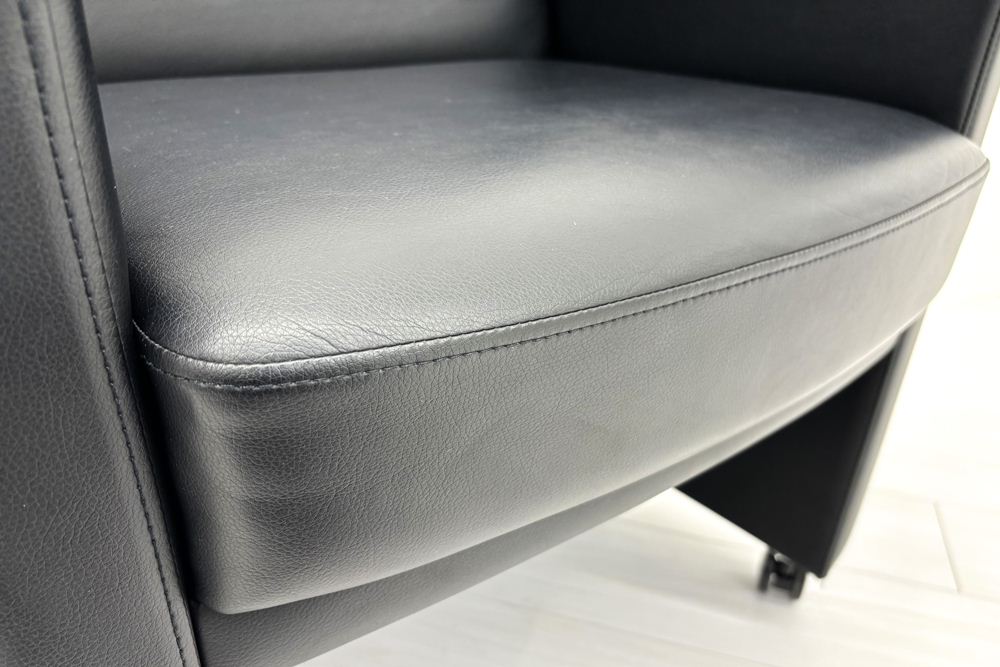 コクヨ 応接椅子 中古 マノヴェラ ミーティングチェア 【4脚セット】 多目的チェア 中古オフィス家具 ブラックの画像