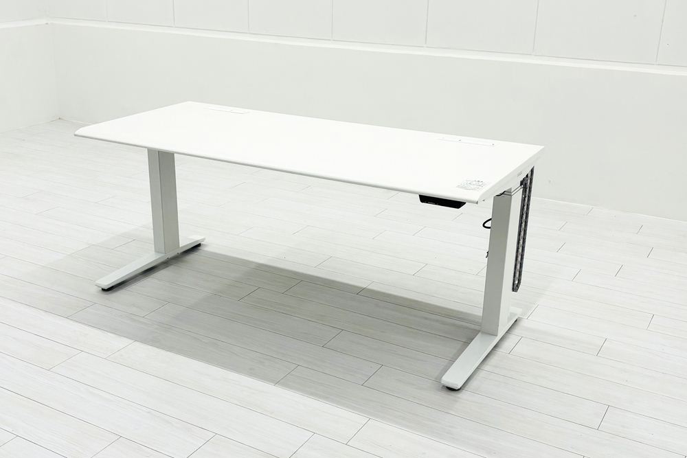 オカムラ スイフト 電動昇降デスク 中古 ホワイト 幅1550 中古オフィス家具 1550/675/650～1250の画像