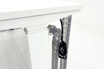 オカムラ スイフト 電動昇降デスク 中古 ホワイト 幅1550 中古オフィス家具 1550/675/650～1250の画像
