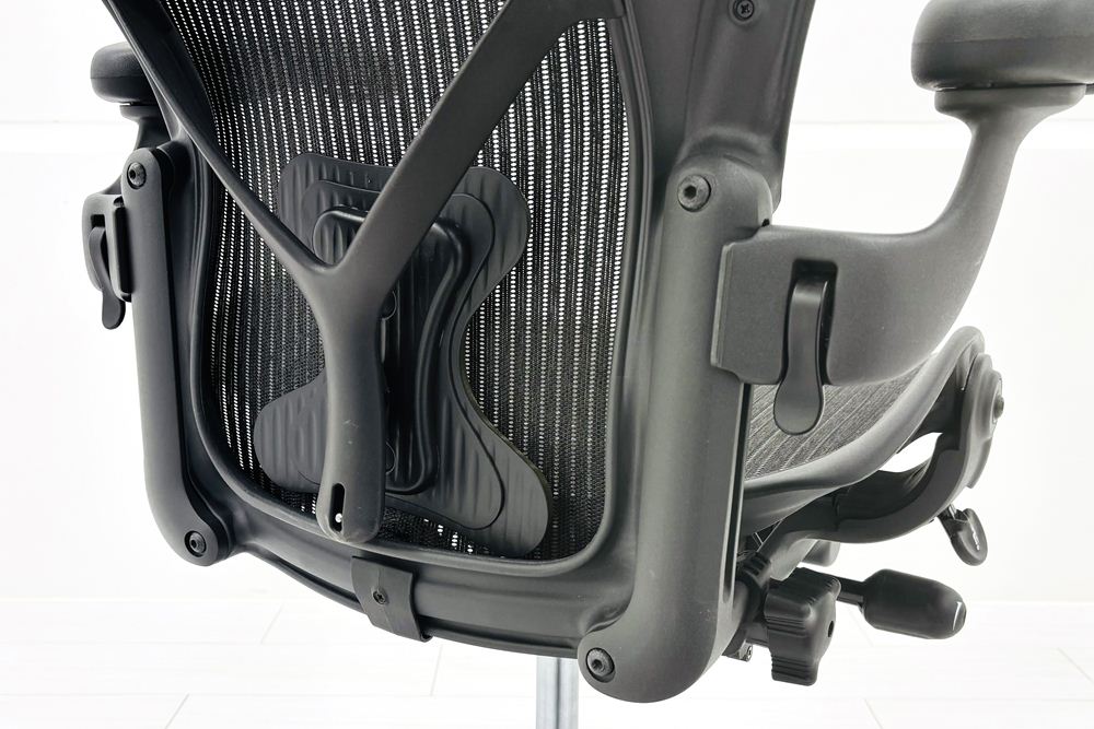 ハーマンミラー アーロンチェア Bサイズ フル装備 中古 2015年製 ポスチャーフィット Herman Miller Aeron Chair 中古オフィス家具 肘レバーの画像