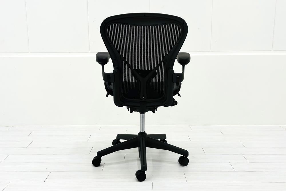 ハーマンミラー アーロンチェア Bサイズ フル装備 中古 2015年製 ポスチャーフィット Herman Miller Aeron Chair 中古オフィス家具 肘レバーの画像