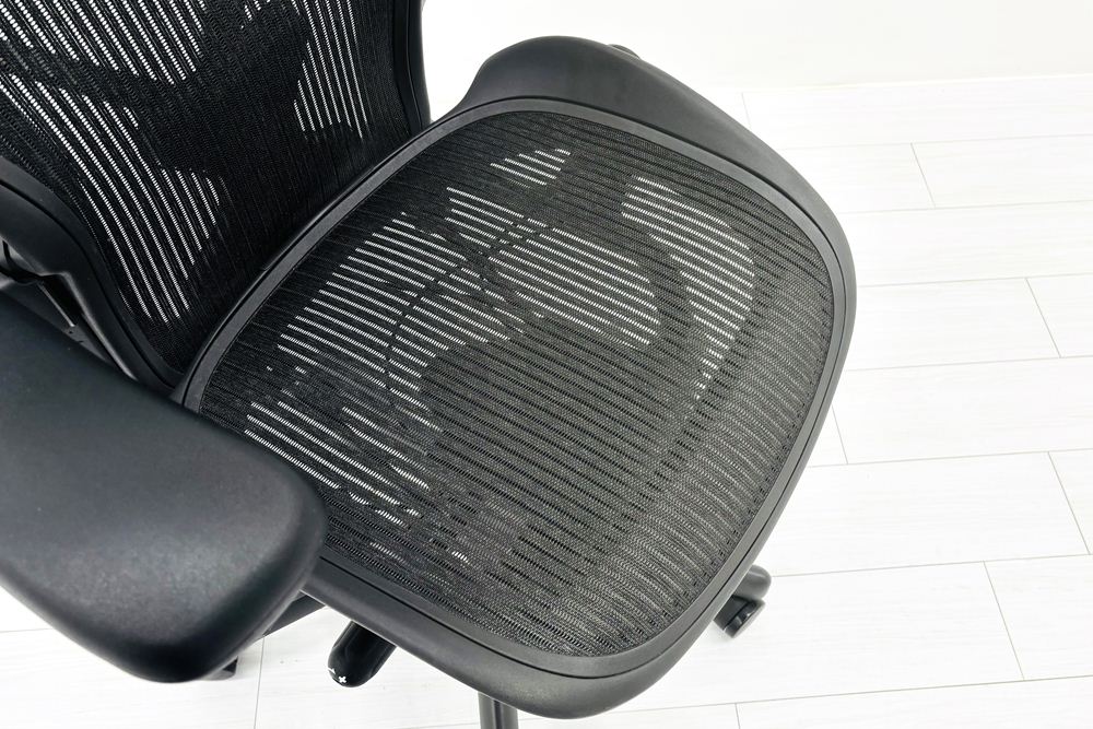 ハーマンミラー アーロンチェア Bサイズ フル装備 中古 2015年製 ポスチャーフィット Herman Miller Aeron Chair 中古オフィス家具 肘レバーの画像