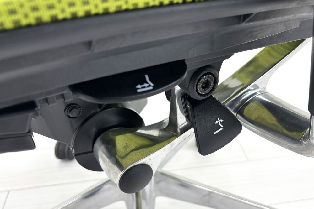 中古 バロンチェア オカムラ OKAMURA Baron 中古オフィス家具 ハイバックメッシュ 可動肘 ライムグリーンの画像