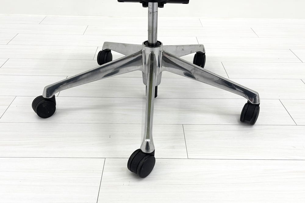 中古 バロンチェア オカムラ OKAMURA Baron 中古オフィス家具 ハイバックメッシュ 可動肘 ライムグリーンの画像