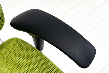 中古 バロンチェア オカムラ OKAMURA Baron 中古オフィス家具 ハイバックメッシュ 可動肘 ライムグリーンの画像