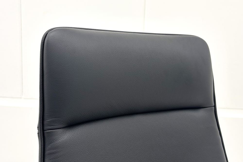 【4脚セット】革張り ファブレチェア コクヨ 中古 2025年製 エグゼクティブチェア 役員チェア 中古オフィス家具 ブラックの画像
