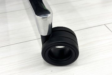 【4脚セット】革張り ファブレチェア コクヨ 中古 2025年製 エグゼクティブチェア 役員チェア 中古オフィス家具 ブラックの画像