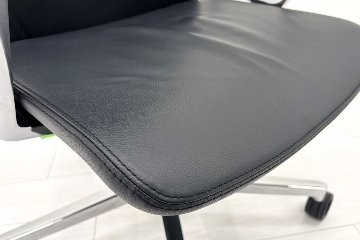 【4脚セット】革張り ファブレチェア コクヨ 中古 2025年製 エグゼクティブチェア 役員チェア 中古オフィス家具 ブラックの画像