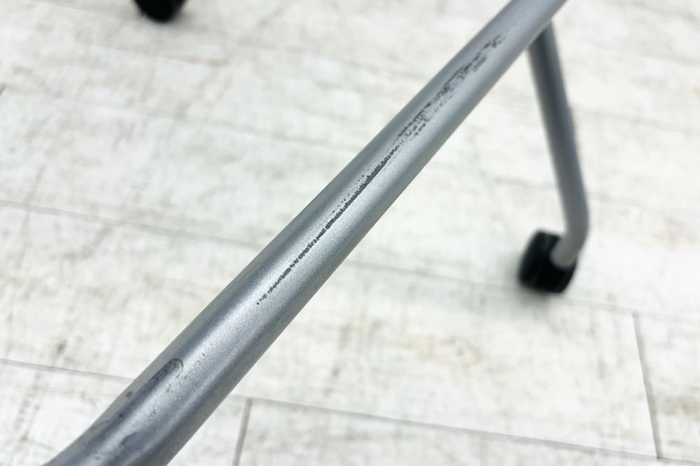 オカムラ グラータチェア 中古 ネスティングチェア ミーティングチェア グラータ ブラック 中古オフィス家具 の画像