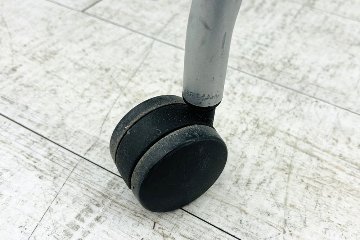オカムラ グラータチェア 中古 ネスティングチェア ミーティングチェア グラータ ブラック 中古オフィス家具 の画像