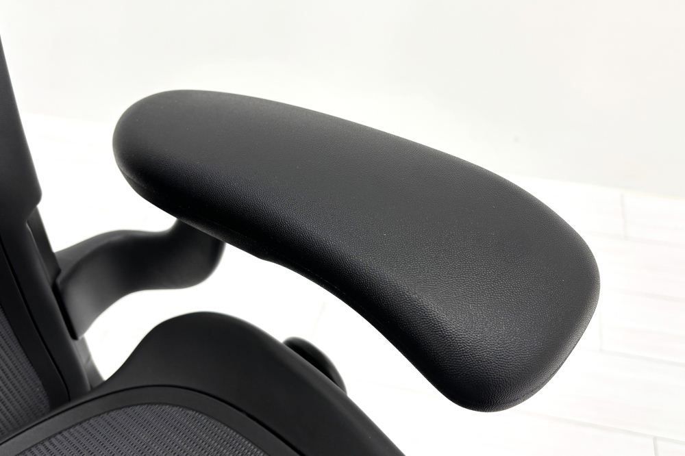 【固定アーム】 ハーマンミラー アーロンチェア リマスタード Bサイズ ライトシリーズ 中古 2018年製 Herman Miller Aeron Chair Remastered グラファイトの画像