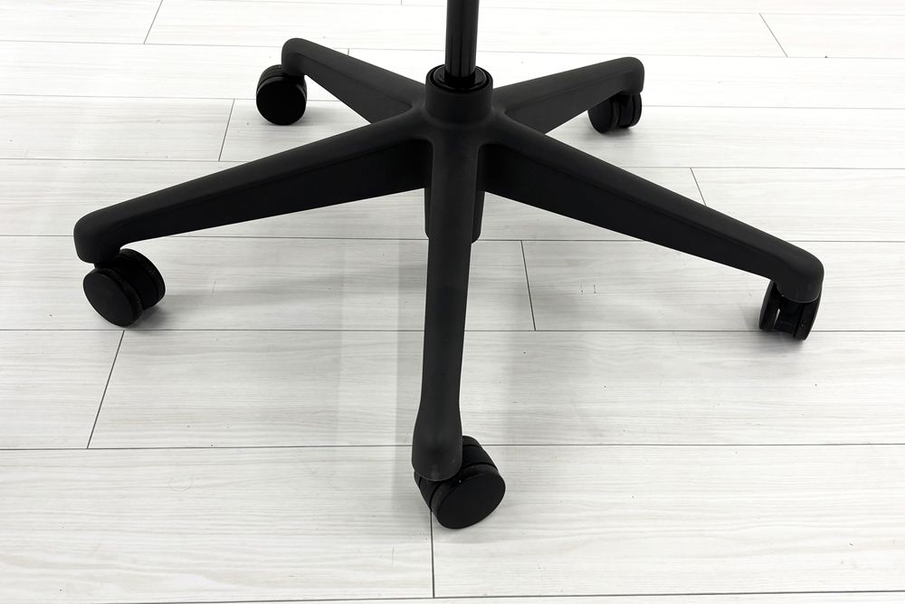 【固定アーム】 ハーマンミラー アーロンチェア リマスタード Bサイズ ライトシリーズ 中古 2018年製 Herman Miller Aeron Chair Remastered グラファイトの画像