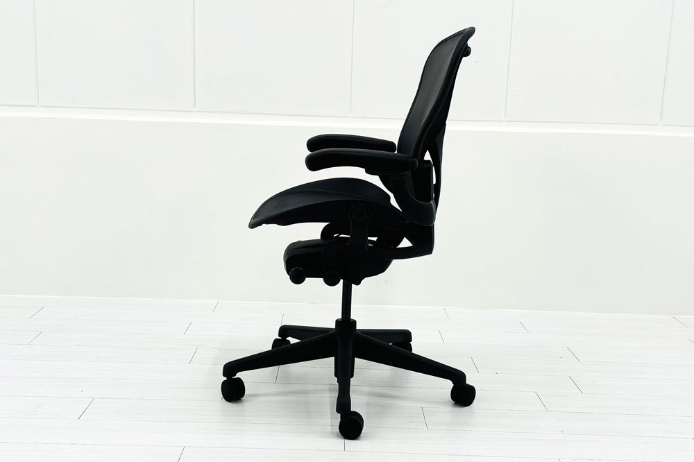 【固定アーム】 ハーマンミラー アーロンチェア リマスタード Bサイズ ライトシリーズ 中古 2018年製 Herman Miller Aeron Chair Remastered グラファイトの画像