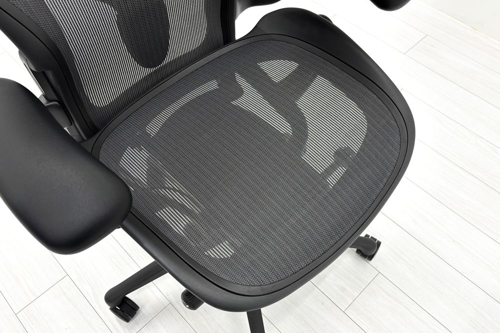 【固定アーム】 ハーマンミラー アーロンチェア リマスタード Bサイズ ライトシリーズ 中古 2018年製 Herman Miller Aeron Chair Remastered グラファイトの画像