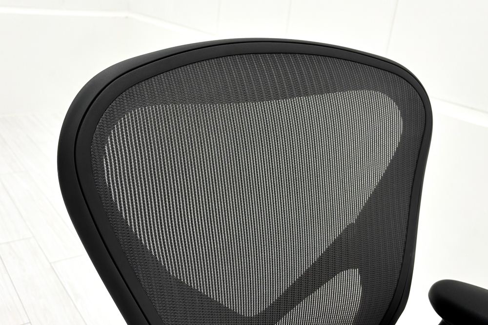 【固定アーム】 ハーマンミラー アーロンチェア リマスタード Bサイズ ライトシリーズ 中古 2018年製 Herman Miller Aeron Chair Remastered グラファイトの画像