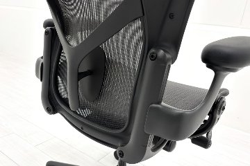 【固定アーム】 ハーマンミラー アーロンチェア リマスタード Bサイズ ライトシリーズ 中古 2018年製 Herman Miller Aeron Chair Remastered グラファイトの画像