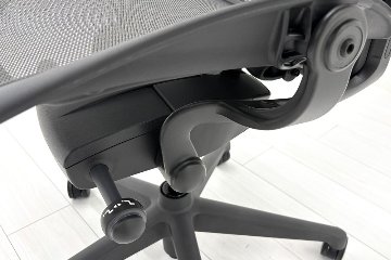 【固定アーム】 ハーマンミラー アーロンチェア リマスタード Bサイズ ライトシリーズ 中古 2018年製 Herman Miller Aeron Chair Remastered グラファイトの画像