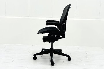 【固定アーム】 ハーマンミラー アーロンチェア リマスタード Bサイズ ライトシリーズ 中古 2018年製 Herman Miller Aeron Chair Remastered グラファイトの画像