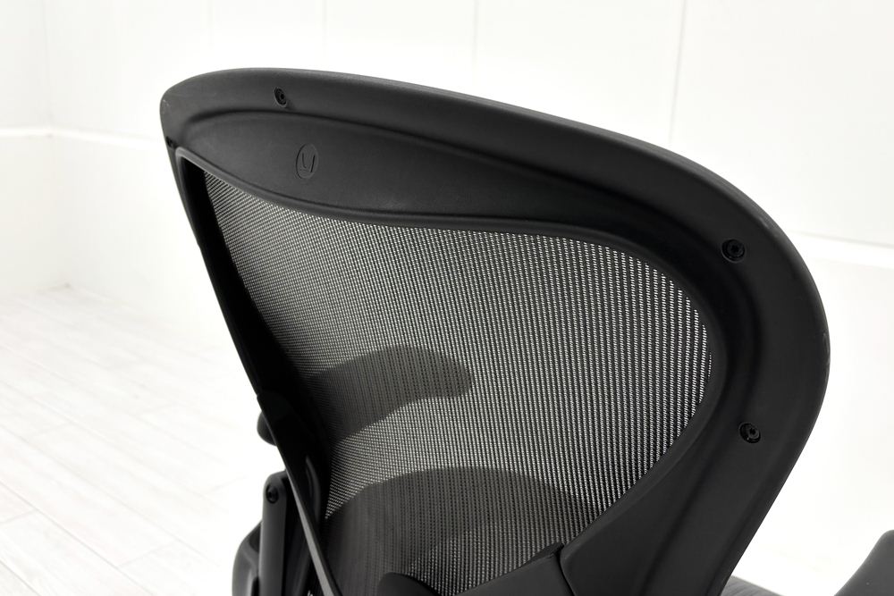 【固定アーム】 2022年製 ハーマンミラー アーロンチェア リマスタード Bサイズ ライトシリーズ 中古 Herman Miller Aeron Chair Remastered グラファイトの画像