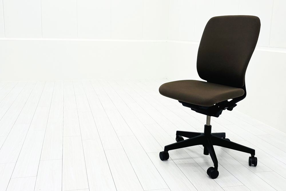 イトーキ フルゴチェア 中古 ITOKI fulgo 肘無 ハイバック 事務椅子 中古オフィス家具 ブラウンの画像