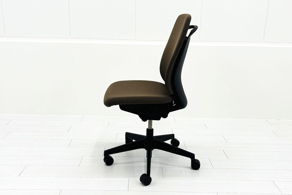イトーキ フルゴチェア 中古 ITOKI fulgo 肘無 ハイバック 事務椅子 中古オフィス家具 ブラウンの画像