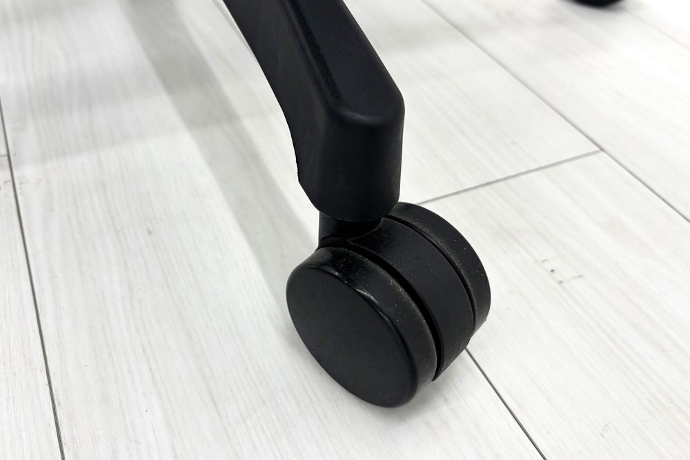 イトーキ ノートチェア 2022年製 中古 ハイバック 可動肘 アジャスタブル肘 ITOKI nort 中古オフィス家具 ダックブルーの画像