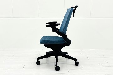 イトーキ ノートチェア 2022年製 中古 ハイバック 可動肘 アジャスタブル肘 ITOKI nort 中古オフィス家具 ダックブルーの画像