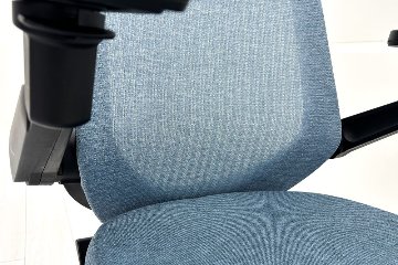 イトーキ ノートチェア 2022年製 中古 ハイバック 可動肘 アジャスタブル肘 ITOKI nort 中古オフィス家具 ダックブルーの画像