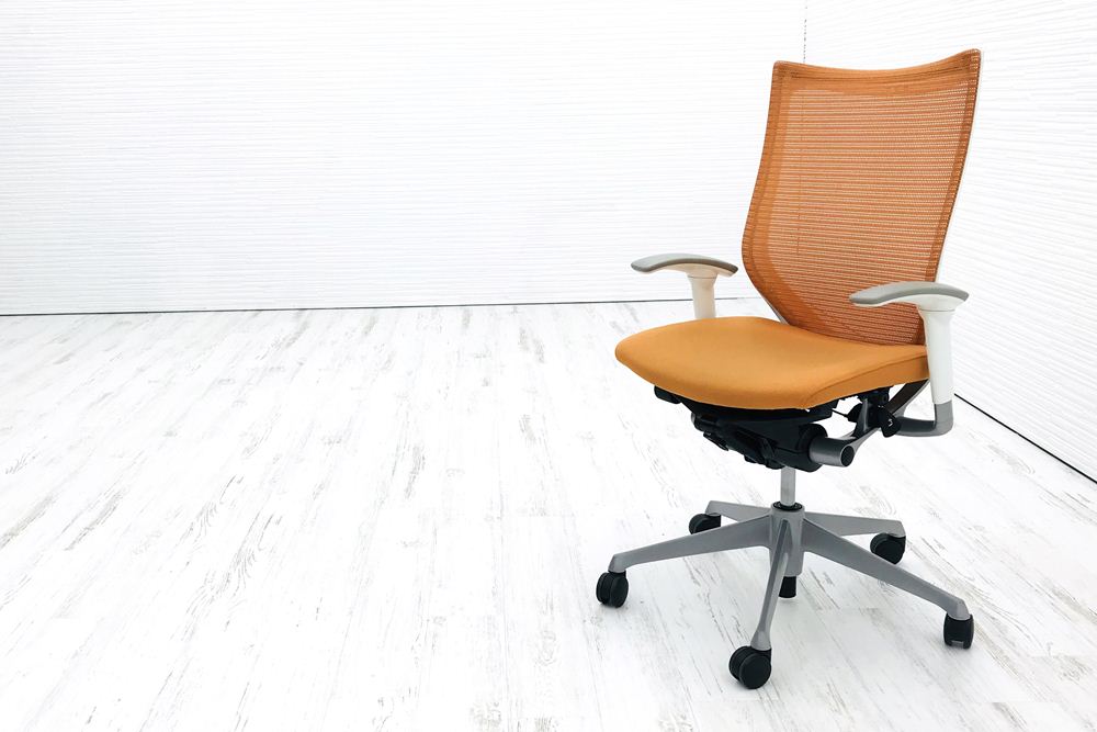 バロンチェア オカムラ 中古 バロン ホワイトボディ オレンジ クッション  中古オフィス家具 CP85DW-FDF8の画像