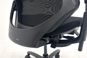 イトーキ エフチェア 中古 2017年製 クッション 可動肘 事務椅子 ITOKI 中古オフィス家具 ブラックの画像