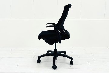 イトーキ エフチェア 中古 2017年製 クッション 可動肘 事務椅子 ITOKI 中古オフィス家具 ブラックの画像