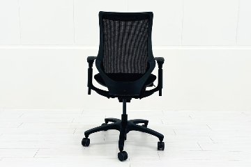 イトーキ エフチェア 中古 2017年製 クッション 可動肘 事務椅子 ITOKI 中古オフィス家具 ブラックの画像