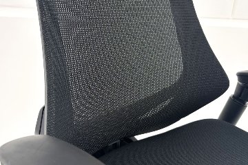 イトーキ エフチェア 中古 2017年製 クッション 可動肘 事務椅子 ITOKI 中古オフィス家具 ブラックの画像