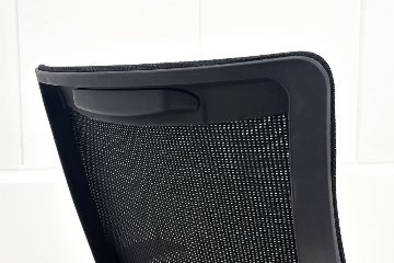 イトーキ エフチェア 中古 2017年製 クッション 可動肘 事務椅子 ITOKI 中古オフィス家具 ブラックの画像