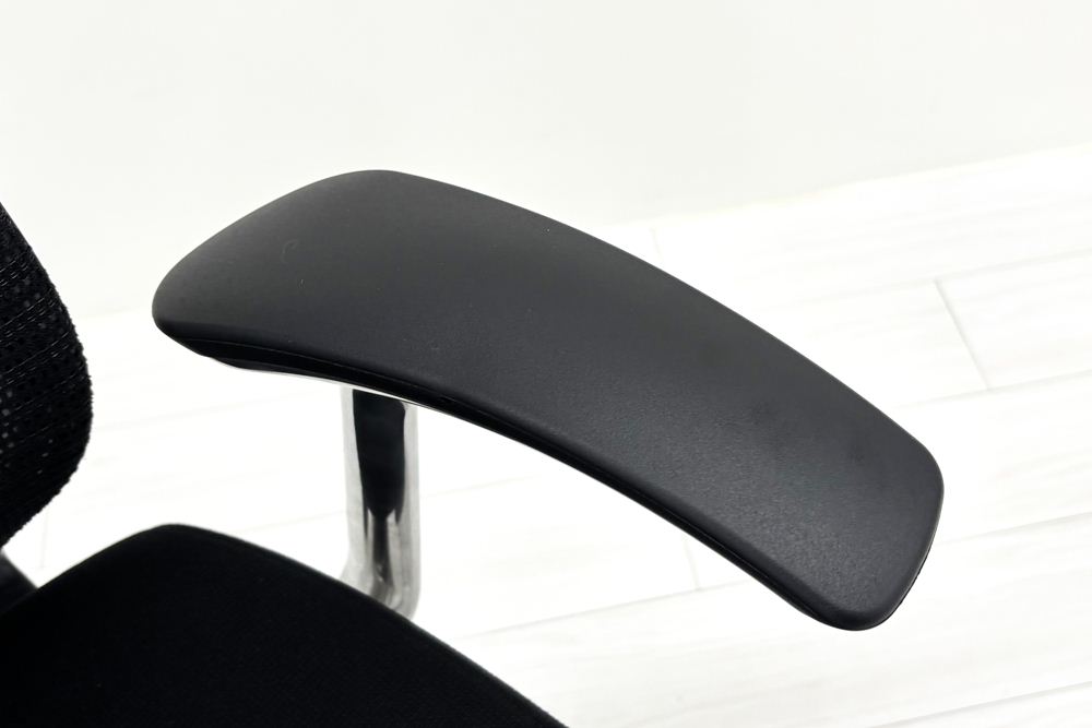 Baron Chair オカムラ バロンチェア 2017年製 中古 固定肘 中古オフィス家具 ローバックメッシュ ブラックの画像