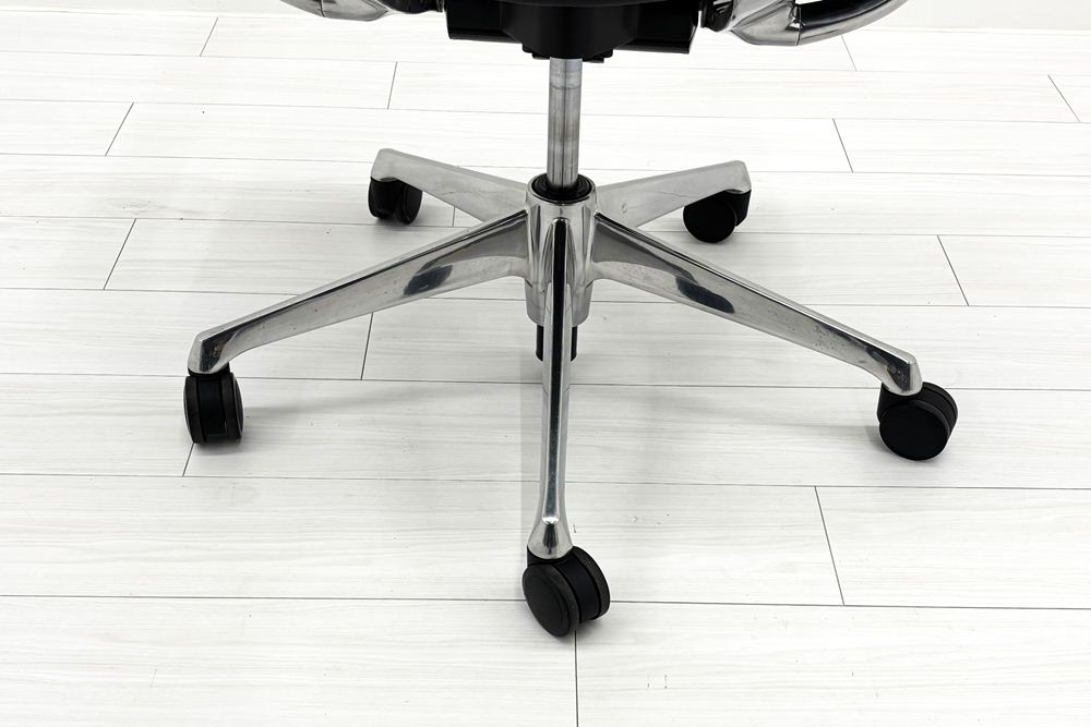 Baron Chair オカムラ バロンチェア 2017年製 中古 固定肘 中古オフィス家具 ローバックメッシュ ブラックの画像
