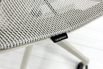 オカムラ CYNARA(シナーラ)シリーズ 中古 2023年製 メッシュチェア 中古オフィス家具 ライトグレージュの画像