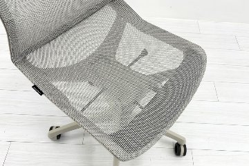 オカムラ CYNARA(シナーラ)シリーズ 中古 2023年製 メッシュチェア 中古オフィス家具 ライトグレージュの画像