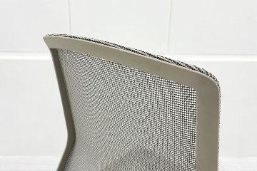 オカムラ CYNARA(シナーラ)シリーズ 中古 2023年製 メッシュチェア 中古オフィス家具 ライトグレージュの画像