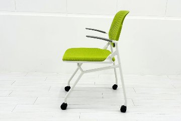 オカムラ ルナチェア 【4脚セット】 中古 肘付 Runa ミーティングチェア ネスティングチェア 会議椅子 中古オフィス家具 ライムグリーンの画像