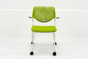 オカムラ ルナチェア  中古 肘付 Runa ミーティングチェア ネスティングチェア 会議椅子 中古オフィス家具 ライムグリーンの画像