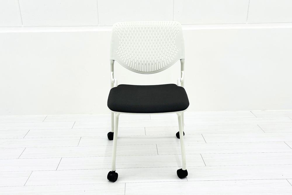 ルナチェア オカムラ 中古 ミーティングチェア ネスティングチェア 会議椅子 中古オフィス家具 ブラウンの画像