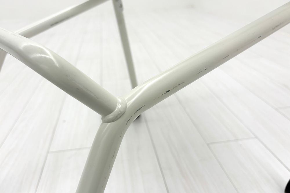 ルナチェア オカムラ 中古 ミーティングチェア ネスティングチェア 会議椅子 中古オフィス家具 ブラウンの画像