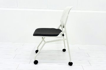 ルナチェア オカムラ 中古 ミーティングチェア ネスティングチェア 会議椅子 中古オフィス家具 ブラウンの画像